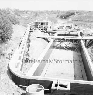 Zentralklärwerk: Anna-Heitmann-Weg: Belebungsbecken im Bau: hinten Trave: 23. Mai 1963