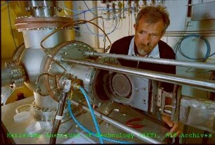 Details der weiterentwickelten Apparatur für die simultane doppelseitige Deposition II (ASIDOD II) am Institut für Festkörperphysik (IFP)