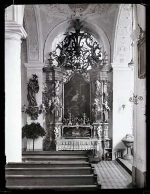 katholische Pfarrkirche; südlicher Seitenaltar