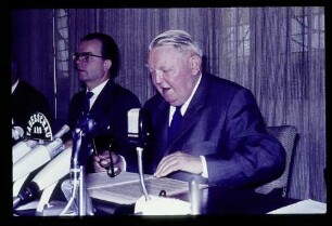 Erhard in Berlin 6.10.64.
