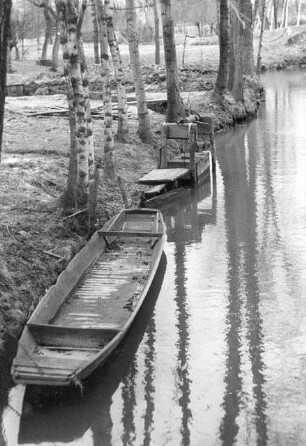Fischerei im Spreewald : Handwerkstechniken - Fischerei. Ort: Bórkowy / Burg-Spreewald. Fischkasten und Kahn im Spreewald