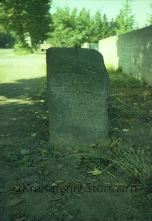 Hoisbüttel: Grenzstein [Nr. 32] zwischen Amt Tremsbüttel und Amt Trittau: Seite Tremsbüttel