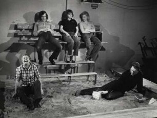 Sandkastenspiele: Jörg Friedrich, Doris Meinokat, Helge Henning, Christine Oesterlein, Dieter Kursawe