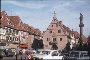 Rathausplatz und Brunnen St. Odile in Obernai