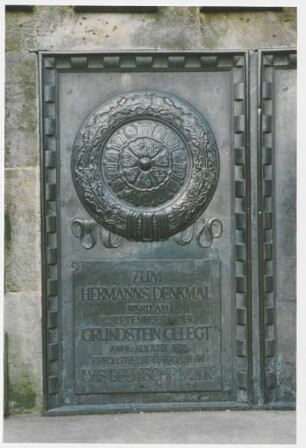Hermannsdenkmal / Tafel zur Grundsteinlegung am 08.09.1841. Detmold. Hiddesen. Papierabzug