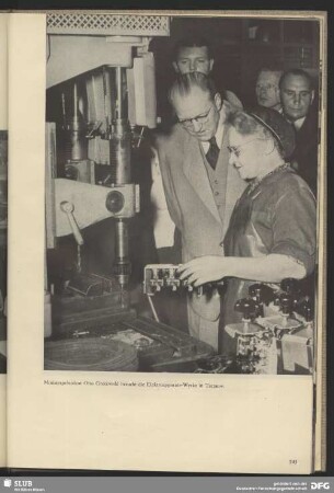 Besuch der Elektronenapparate-Werke von Otto Grotewohl