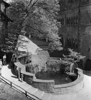 Eisenach. Wartburg. Zisterne im Südhof