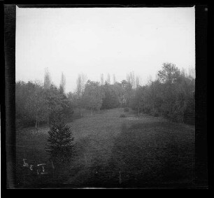 Phalempin (Dep. Nord, Frankreich): "Garten der Offiziers-Speiseanstalt in Phalempin", im Hintergrund von Bäumen verdeckte Ortsansicht
