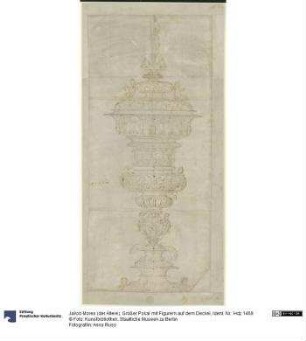 Großer Pokal mit Figurem auf dem Deckel