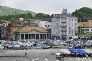 Vevey - Innenstadt : Blick auf die Innenstadt von Vevey. Aufgenommen am 19. Mai 2010 vom Genfer See aus