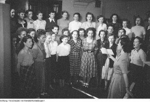 Kulturgruppen des VEB Kartonagenindustrie Dresden, April 1952