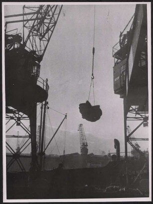 Ladeszene am Überseehafen Bremen
