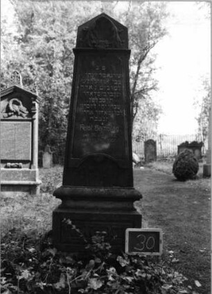 Grabstein 30
