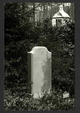 Waldfriedhof, Grabstein