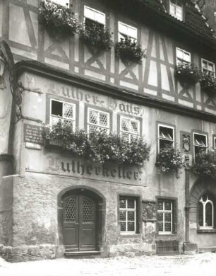 Eisenach, Lutherplatz 8. Lutherhaus mit Lutherkeller. Straßenansicht