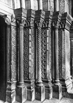 Guebwiller / Gebweiler (Haut-Rhin), St. Léger, Westportal, rechtes Gewände