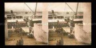 Schiff Kleopatra im Hafen von Brindisi, Verladen der Post