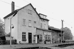 Bahnhof; Niddatal, Bahnhofstraße 40, Kastanienallee