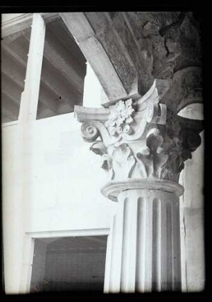 Altes Schloss, Schlosshof, Kapitell der Arkaden, Aufnahme 1947