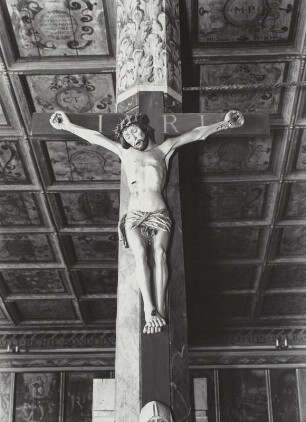 Sebnitz. Evangelisch-lutherische Peter-Pauls-Kirche. Kruzifix, um 1520, an der Mittelstütze im Kirchenschiff, Aufnahme Möbius 1953