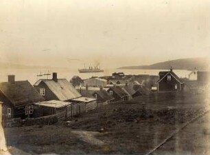 Thorshaven/Färöer Inseln (Dänemark). Bucht mit Hochseepassagierdampfer "Victoria Luise"