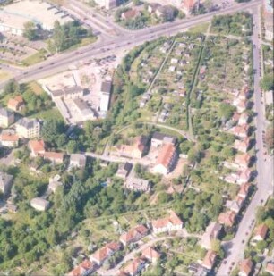Dresden-Wölfnitz. Bebauung zwischen Kesselsdorfer/ Julius-Vahlteich-Straße und Wendel-Hipler-Straße. Luftbild-Schrägaufnahme von Südwesten