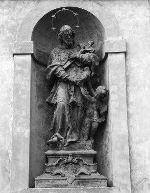 Nische mit Figurengruppe