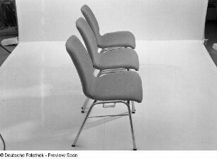 Stapelstuhl (Modell 300 A) : Drei Stapelstühle (1976; Einkaufs- und Liefergenossenschaft des holzverarbeitenden Handwerks Dippoldiswalde)