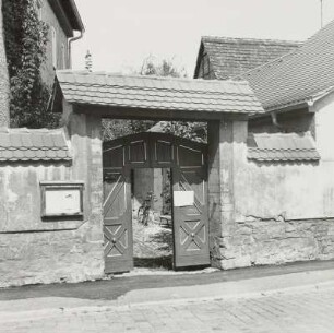 Pfarrgehöft. Toranlage