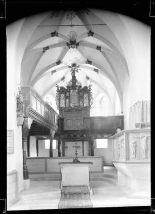 Martinuskirche, innen; Chor, nach der Restaurierung