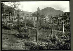 Friedhof. Grabkreuz aus Holz, 19. Jh.