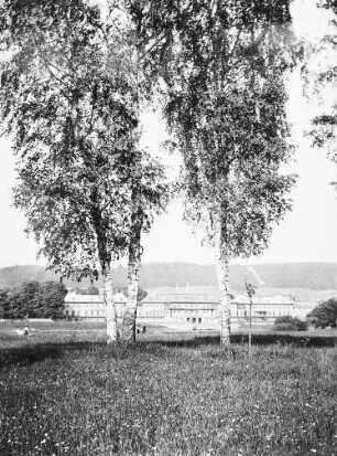 Dresden-Kleinzschachwitz. Blick über die Elbe zum Schloss Pillnitz