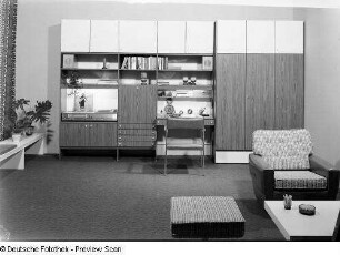 Sessel : Wohnzimmer (1972; Möbelkombinat Erfurt (MKE)). Anbauwand und Sitzgruppe