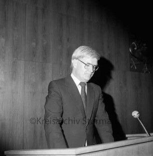 Kreistagssitzungssaal: Veranstaltung: Redner an Rednerpult