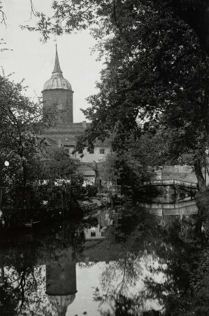 Luckau, Roter Turm : Luckau. Roter Turm. Ansicht über den Stadtgraben