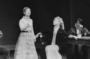 Szenenbilder aus "Weiberkomödie", Schauspiel von Heiner Müller. Volksbühne Berlin, 29.05.1971 (Premiere 25. Juni 1971)