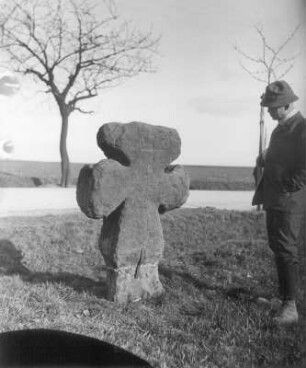 Steinkreuz : Pirna, Steinkreuz (Tatzenkreuz; D 212) am Ortsausgang nach Krietzschwitz