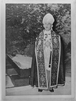 Bautzen. Bischof auf dem Nikolaifriedhof