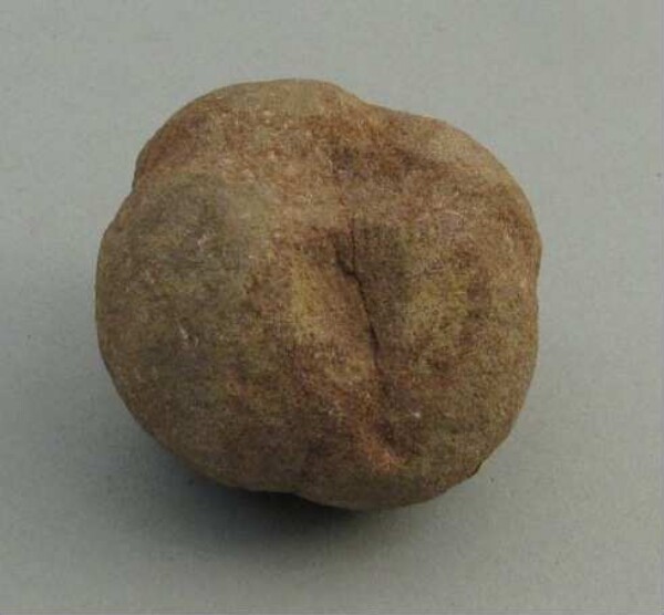 Stone bola