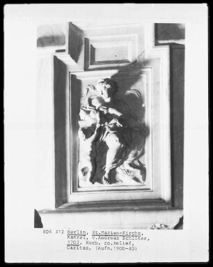 Rechtes Relief: Caritas