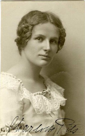 Pils, Charlotte