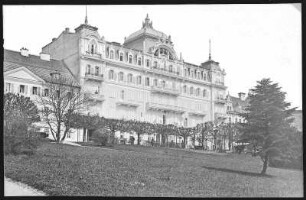 Marienbad. Kirchenplatz und Hotel Weimar (1822, 1904) : Marienbad. Kirchenplatz und Hotel Weimar (1822, Umbau 1903-1904; A. Heymann)
