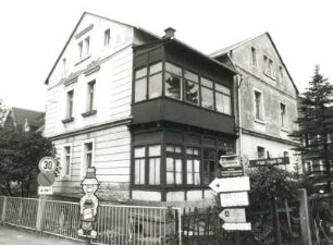Dippoldiswalde, Bahnhofstraße 19c / Ecke Friedrich-Engels-Straße. Wohnhaus. Eckansicht