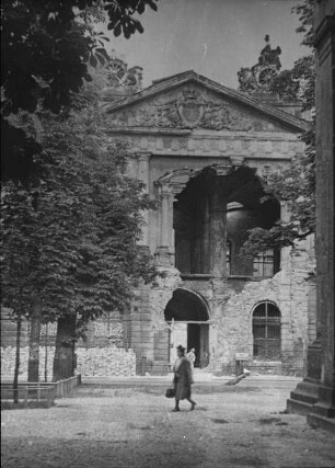 Berlin, Zeughaus. Entwurf von Francois Blondel, im 2. Weltkrieg beschädigt. Martin Grünberg, Andreas Schlüter, Jean de Bodt