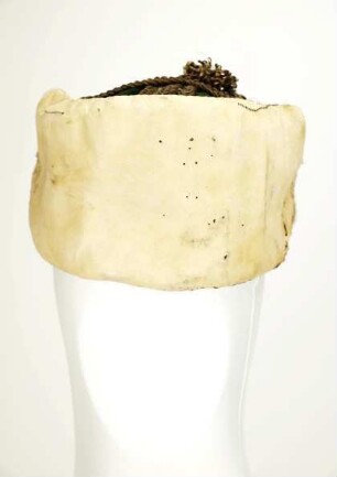 Pelzkappe mit Goldquasten