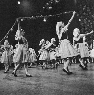 Staatliches Ensemble für sorbische Volkskultur. Auftritt der Tanzgruppe