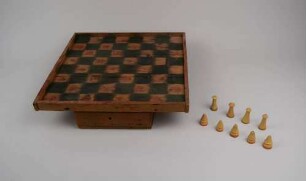 Brettspiel mit neun Figuren