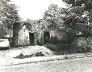 Dresden-Naußlitz, Altnaußlitz 7. Ehemaliger Bauernhof (Ruine), Toranlage (1715)