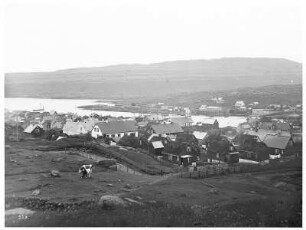 Thorshavn/Färöer Inseln (Dänemark). Blick über Stadt und Bucht