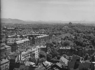 Dresden. Blick vom Rathausturm in Richtung Großer Garten mit dem Städtischen Ausstellungspalast links